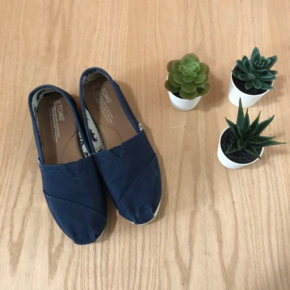 Navy Toms Shoes sizez 6.5 - Picture 1 of 6